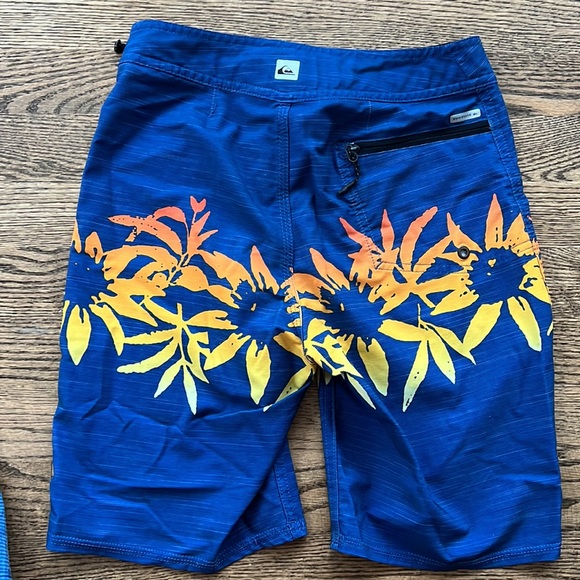Quiksilver Set of 3 Boardshorts - Picture 5 of 7